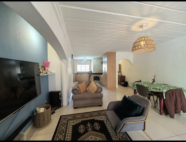 2 BEDROOM TOWNHOUSE FOR SALE IN BELLAIRS PARK
